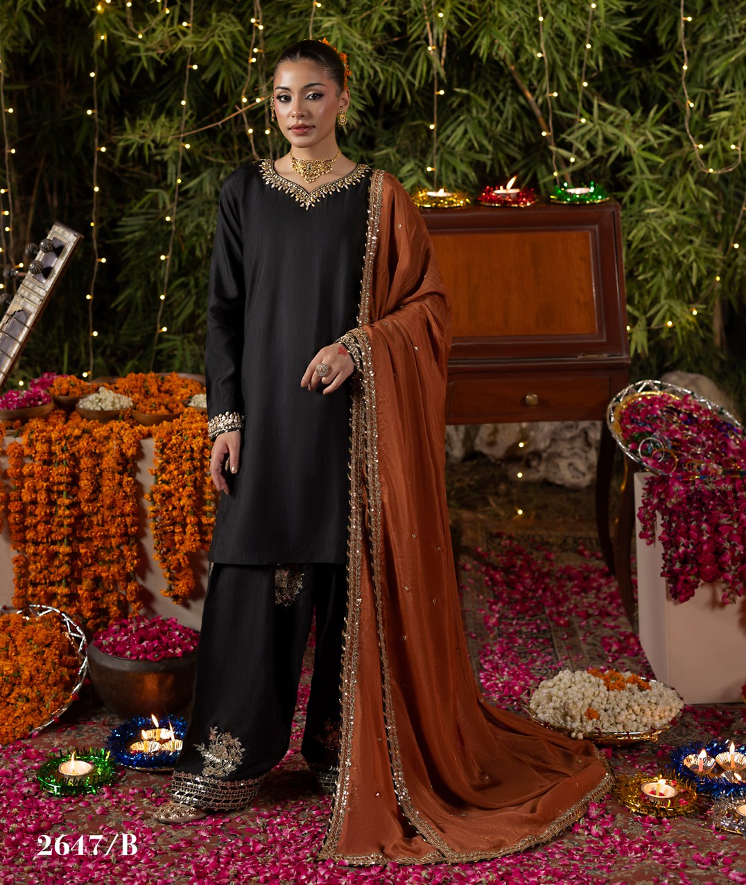 Chamkeli article 2647/B in Black / Rust; catalog image 1.