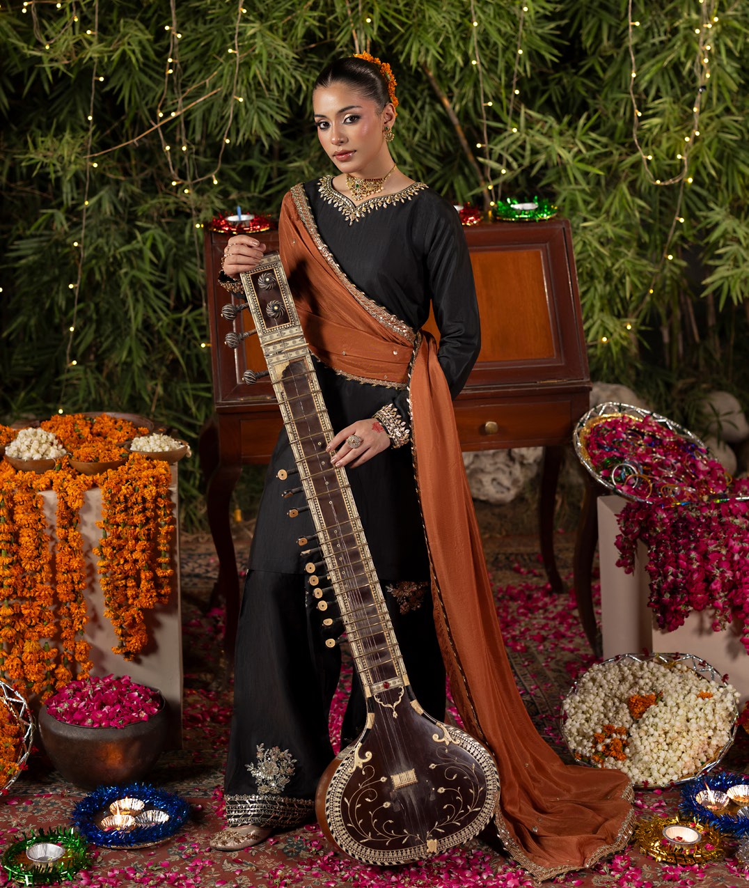 Chamkeli article 2647/B in Black / Rust; catalog image 3.