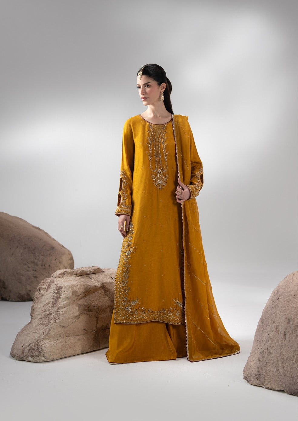 The Silk Edit article 2659/A in Mustard; full outfit.