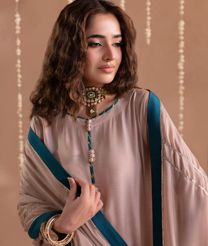 Gotta Kinari article 2662/A in Blush Beige / Teal; catalog image 3.