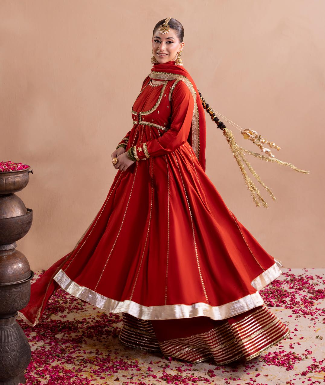 Gotta Kinari article 2666/B in Scarlet Red; catalog image 3.