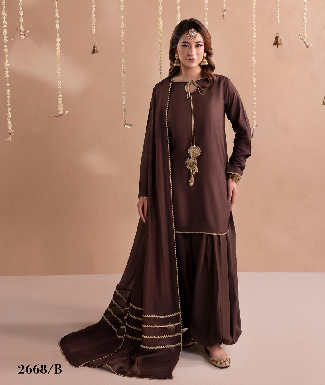 Gotta Kinari article 2668/B in Chocolate Brown; catalog image 1.